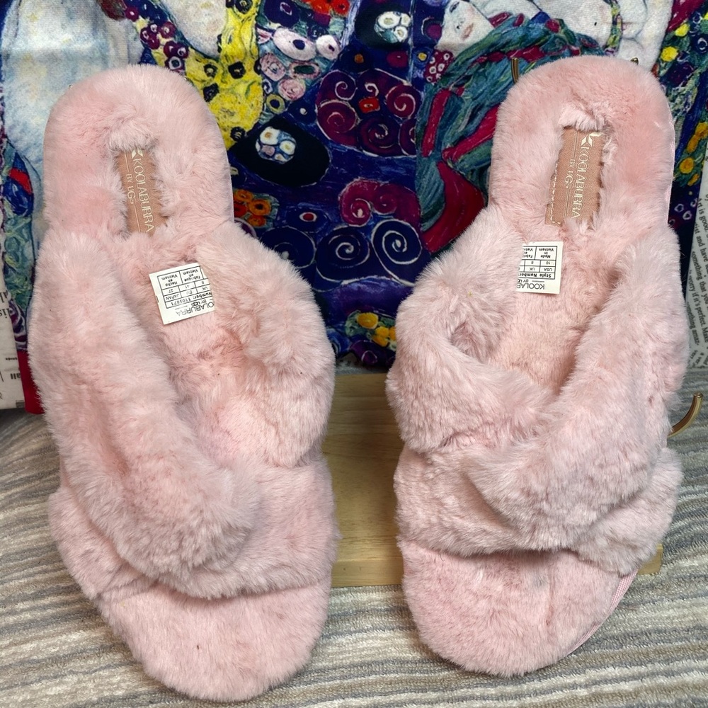 NWOT Koolaburra by UGG Pink Furry Slippers in Size 10/41